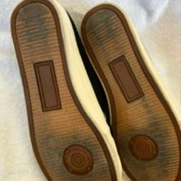 Chaps slip on sneakers in black previously loved size 8-1/5 - Picture 3 of 5